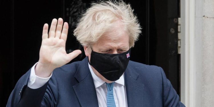 Boris Johnson'ın üzerindeki istifa baskısı artıyor
