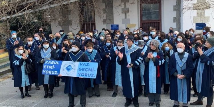 Boğaziçi'nde atanmış rektörün seçilmiş dekanları görevden almasına tepki: Kabul etmiyoruz