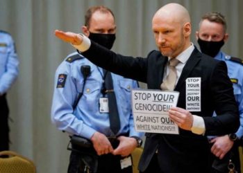 Breivik’ten mahkemeye Nazi selamı