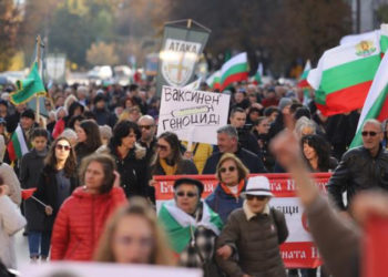 Bulgaristan'da Korona inkarcıları polisle çatıştı