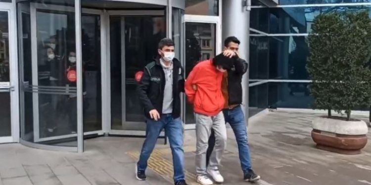 Bursa'da canlı yayında uyuşturucu kullanan 2 kişi tutuklandı