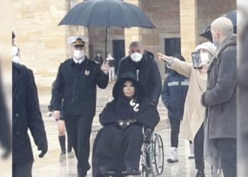 Bülent Ersoy görüntüleri tepki çekmişti; Anıtkabir komutanı görevden alındı