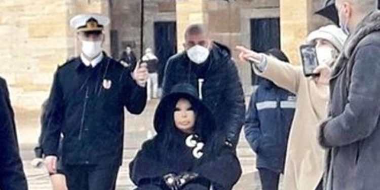 'Bülent Ersoy ziyareti sonrası Anıtkabir komutanı görevden alındı' iddiası