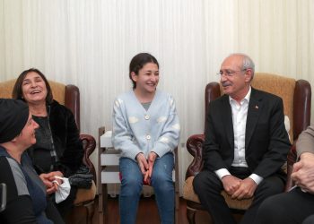 CHP lideri Kılıçdaroğlu, imam hatip öğrencisinin evine misafir oldu