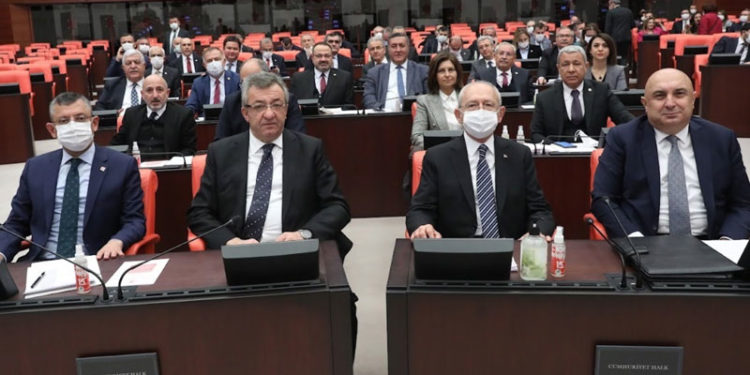 CHP'den "sadece memurlar değil tüm emeklilerin maaşı yüzde 30 artırılsın" teklifi