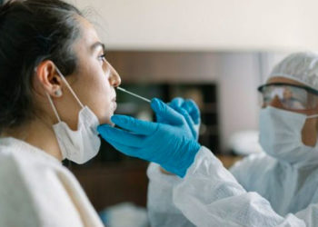 CHP'li Adıgüzel: Test sayısını azaltan 3 karar arka arkaya geldi, Sağlık Bakanı hâlâ algının peşinde