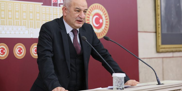 CHP'li Kasap'tan hekimlere yönelik maaş ve emeklilik düzenlemesi iddiası: Özel hastaneler karşı çıktığı için iptal edildi