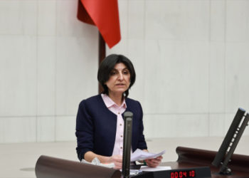 CHP'li Özdemir'den TL hesaba dönüşümde vergi muafiyeti teklifine tepki: Kur krizini çözmede başarısız olunduğunun bir beyanıdır