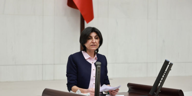 CHP'li Özdemir'den TL hesaba dönüşümde vergi muafiyeti teklifine tepki: Kur krizini çözmede başarısız olunduğunun bir beyanıdır