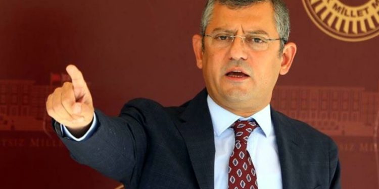 CHP'li Özel, 'Cumhurbaşkanına hakaret' suçunun kaldırılması için kanun teklifi hazırladı