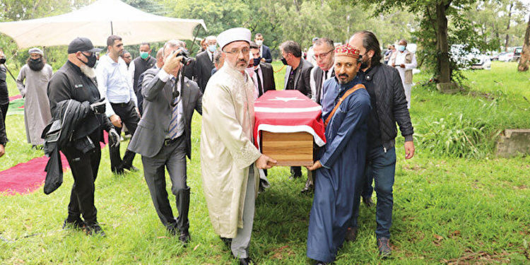 Cemaatle ‘mücadele’den mezardakiler de payını alıyor: Remzi Efendi’nin naaşı geri taşındı