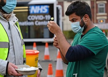 Covid-19: Avrupa’da Omicron varyantının hızlı artışı durdurulamıyor