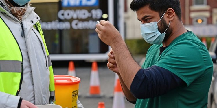 Covid-19: Avrupa’da Omicron varyantının hızlı artışı durdurulamıyor