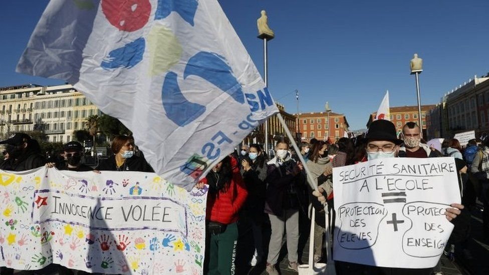 Covid-19: Fransa'da öğretmenler, hükümet uygulamalarını protesto etmek için greve gitti