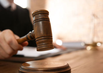 Covid-19 aşısı olmayı reddeden babaya, çocuğunu görme hakkı verilmedi