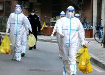 Covid-19: Çin'de geceyarısı karantina tesislerine götürülenler endişe yarattı