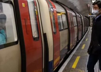 Covid: İngiltere hükümeti kısıtlamaları gevşetmeye hazırlanıyor