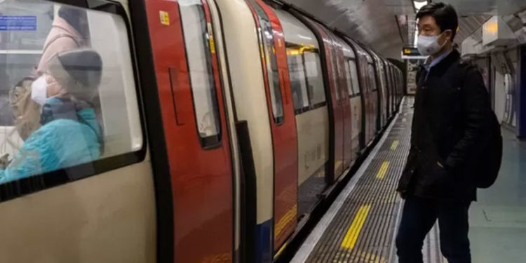 Covid: İngiltere hükümeti kısıtlamaları gevşetmeye hazırlanıyor