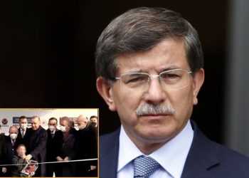 Davutoğlu: Küçük çocuk hakaret ediyor, büyükler gülerek izliyor; bu mu bizim ahlakımız?
