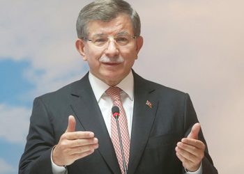 Davutoğlu'ndan Ukrayna'da yapılan liderler zirvesi yorumu: Rusya ve Ukrayna’ya komşu tek NATO ülkesi olan ve arabuluculuk iddiasındaki Türkiye davetli değil; bu mudur dünya liderliği?