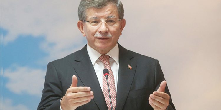 Davutoğlu'ndan Ukrayna'da yapılan liderler zirvesi yorumu: Rusya ve Ukrayna’ya komşu tek NATO ülkesi olan ve arabuluculuk iddiasındaki Türkiye davetli değil; bu mudur dünya liderliği?