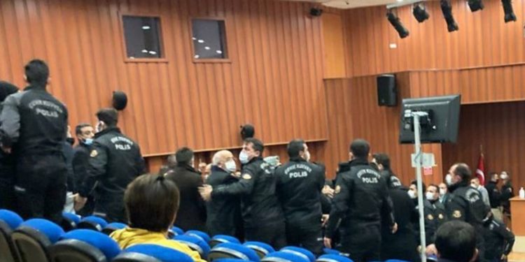 Dedeoğulları’nın yakınları polis tarafından darp edildi