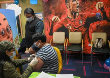 Delhi'de Omicron alarmı: Hafta sonları sokağa çıkma yasağı ilan edildi