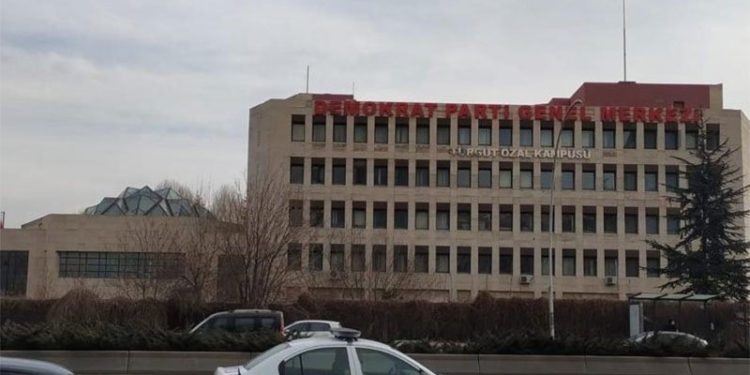 Demokrat Parti binası ‘sanayi atık merkezi' ilan edildi
