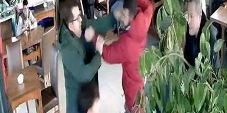 Direksiyon sınavında başarısız olan öğrencinin ailesi, öğretmene saldırdı