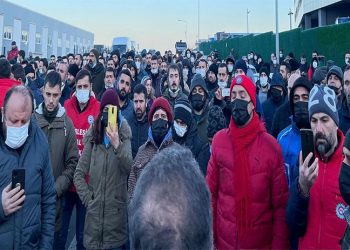 Direnişteki Farplas işçilerine polis müdahalesi: 200 işçi gözaltında