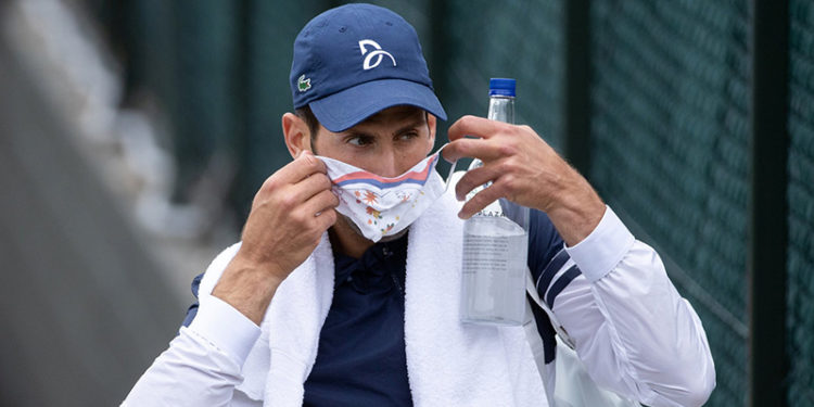 Djokovic'e izolasyon kurallarına uymadığı için hapis veya para cezası verilebilir