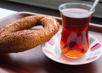 Dört kişilik aile simit-çay ile geçinse bin 980 TL harcaması gerekiyor