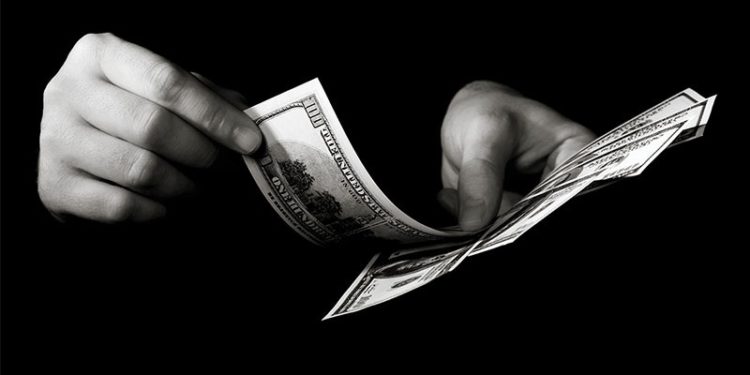 Döviz kurları dalgalandı, kasımda ülkeye milyarca dolar 'kaynağı belirsiz' para girdi