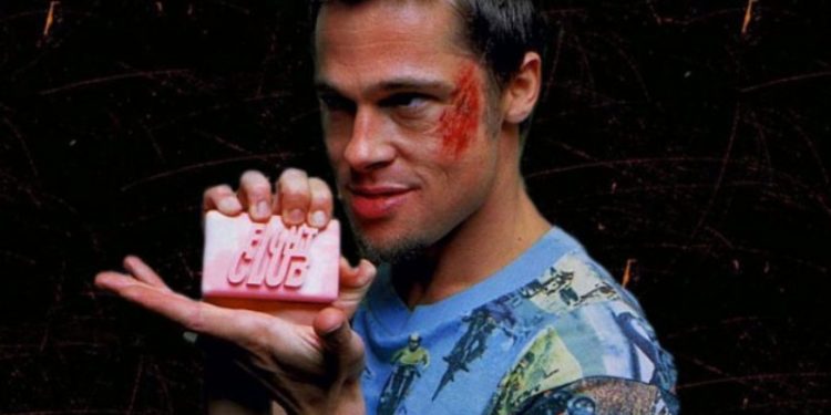 'Dövüş Kulübü'nün yazarı: ABD'de yasaklıyım, Çin filmi değiştirince mi olay oldu?