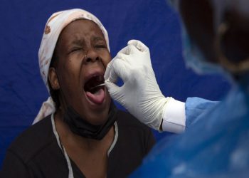 Dünya Sağlık Örgütü: Omicron'un son varyant olacağını varsaymak tehlikeli