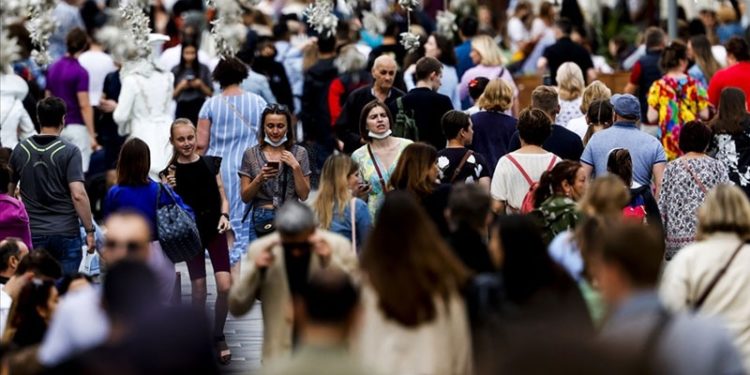 Dünya nüfusu 74 milyon arttı