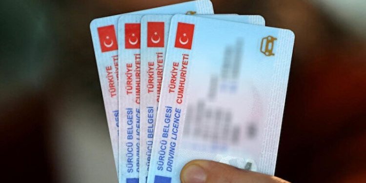 Ehliyette yeni dönem: Eskisini değiştirmeyene para cezası
