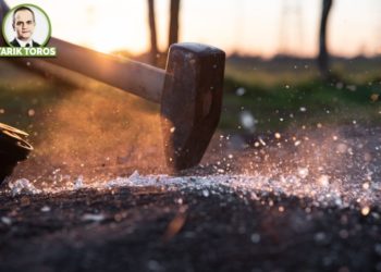 Elinde çekiç olan her şeyi çivi görüyor