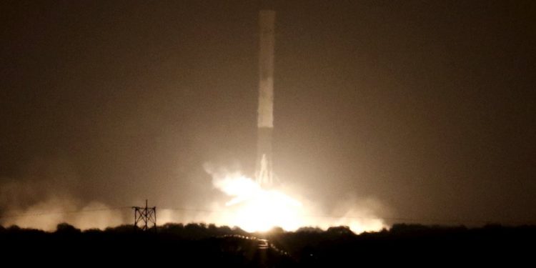 Elon Musk SpaceX: 7 yıl önce fırlatılıp uzayda kontrolden çıkan roket 4 Mart'ta Ay'a çarpacak