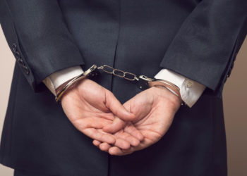 Emekli maaşı için aylarca babasının cesediyle yaşadı