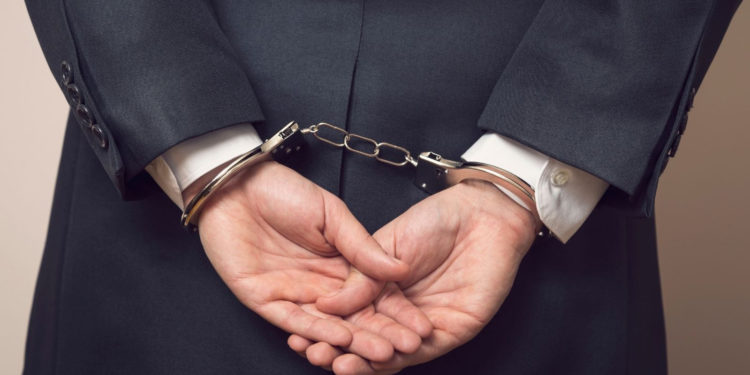 Emekli maaşı için aylarca babasının cesediyle yaşadı