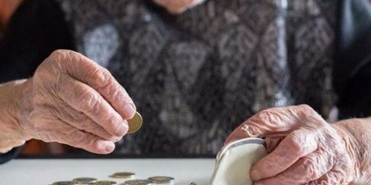 Emeklinin maaşı çay-simide bile yetmiyor