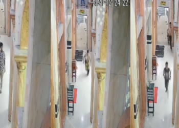 Endonezya'da bir caminin internet şifresi değişti; oyunları bozulan gençler personeli palayla kovaladı