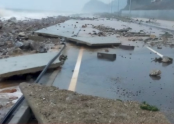 Erdoğan 10 gün sonra açacaktı: Dalgalar 500 milyonluk yolu harabeye çevirdi