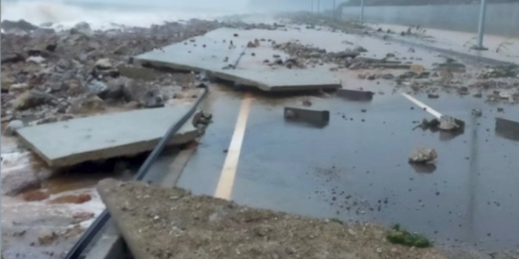 Erdoğan 10 gün sonra açacaktı: Dalgalar 500 milyonluk yolu harabeye çevirdi