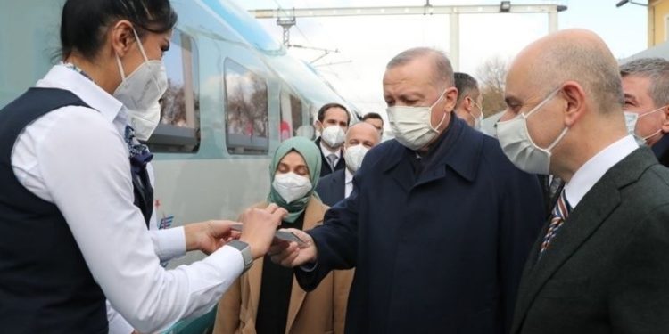 Erdoğan: Adil, Karaman'dan Konya kaç para?