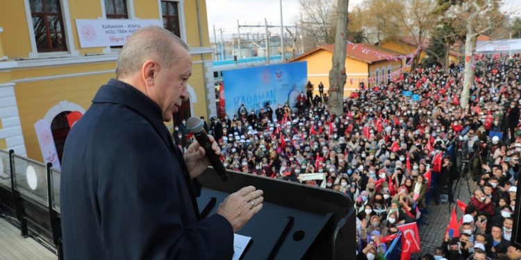 Erdoğan: Bay Kemal birilerini havlatıyor kendisi de arkadan izliyor