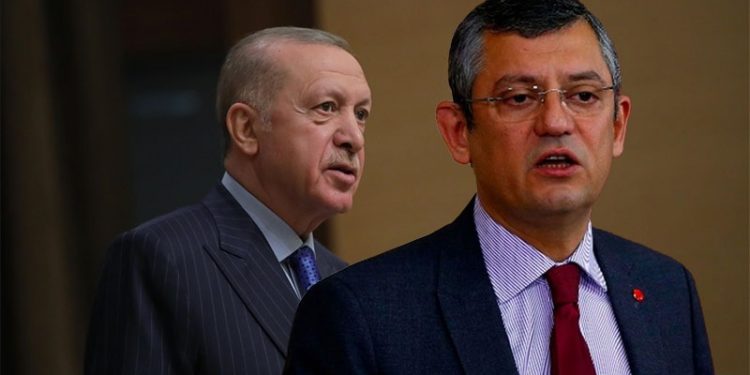 'Erdoğan bir süredir Türkiye’yi U dönüşleri ve geri vitesleriyle meşgul ediyor'