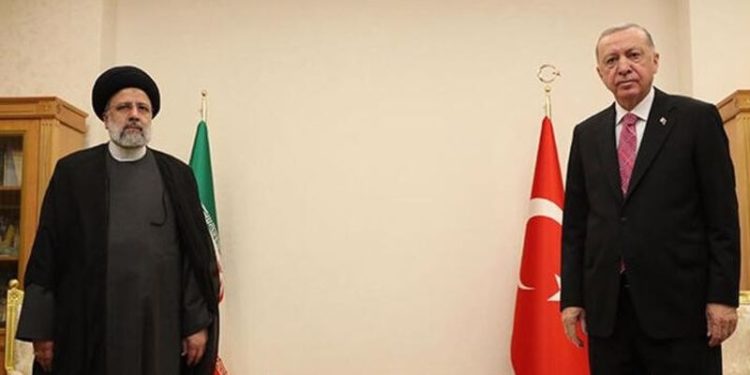 Erdoğan, İran Cumhurbaşkanı Reisi ile telefonda görüştü