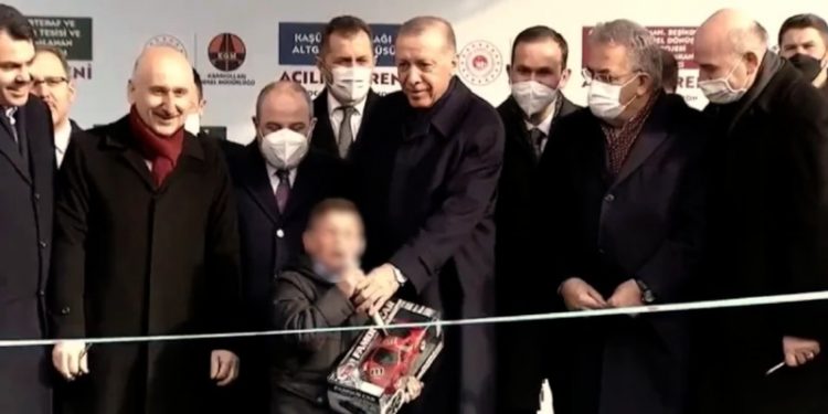 Erdoğan'ın kendisine 'hain' dedirttiği çocuğu Kılıçdaroğlu savundu